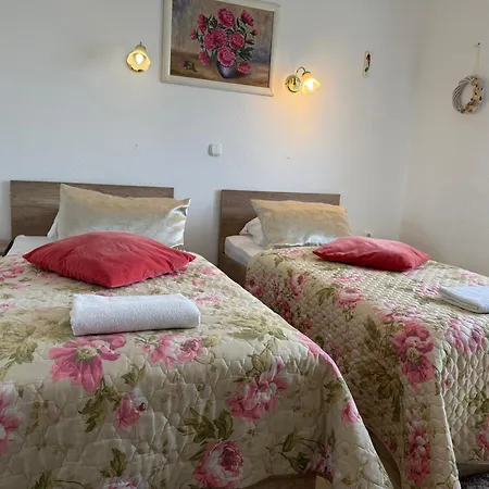 Le Rose & Park 3*